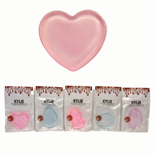 BEAUTY BLENDER DE SILICONA PARA APLICAR MAQUILLAJE EN FORMA DE CORAZON KYLIEE